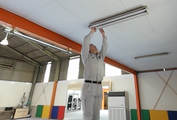 落下事故VR、脚立を立てる向き、脚立の向きを間違えた