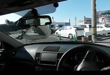 自転車安全運転VR、駐車場に入る際の左折時事故