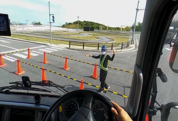 トラック、トレーラー、VR